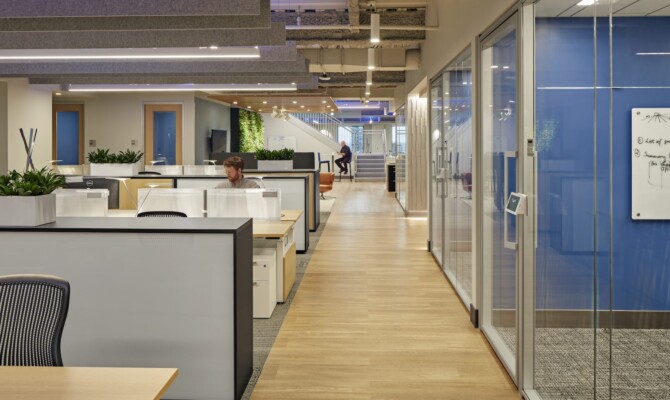 Analog Garage collaborative workstation design